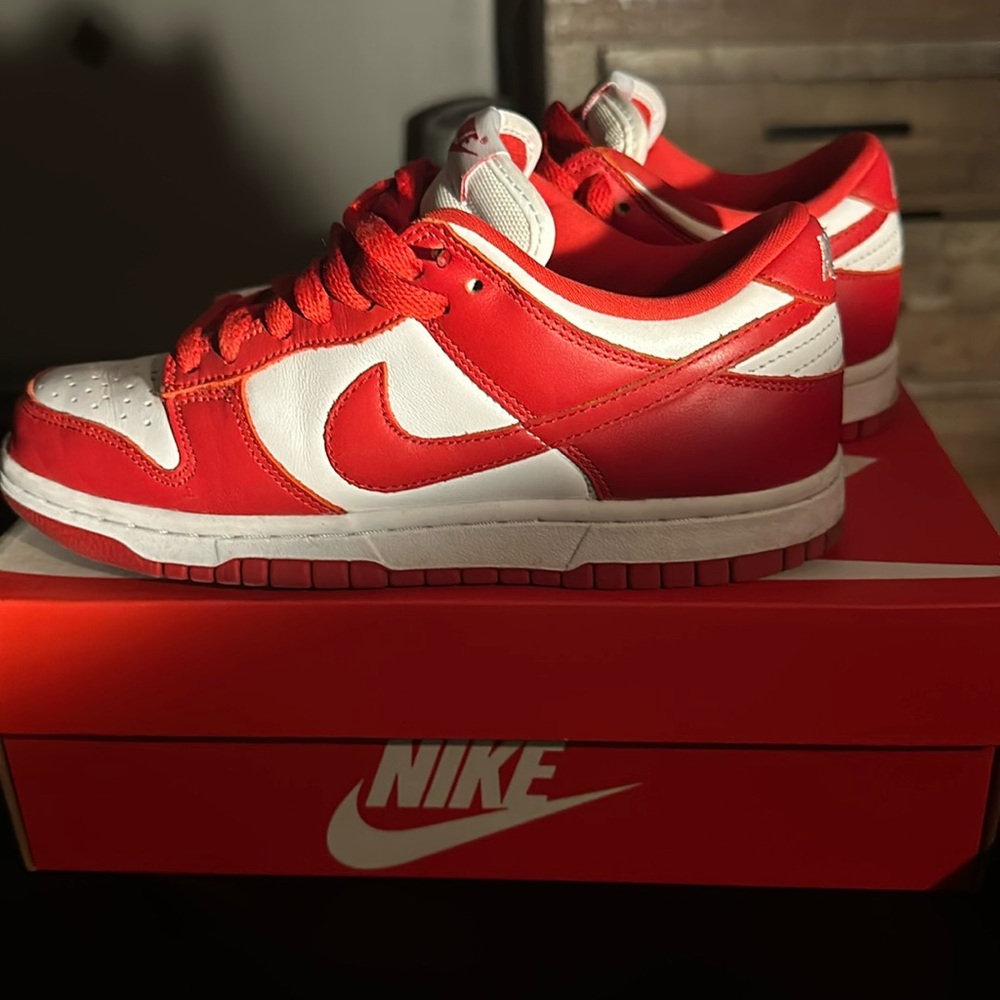 Red Nike dunks